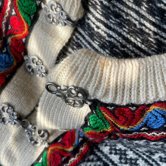 Norwegian wool sweater from Norway size small - Picture 5 of 9